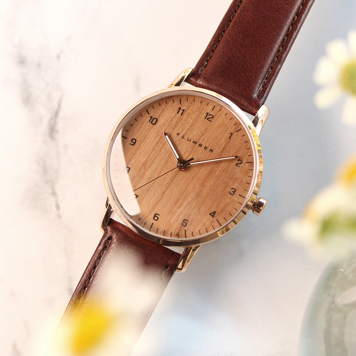 天然木を使用した高級感のある腕時計