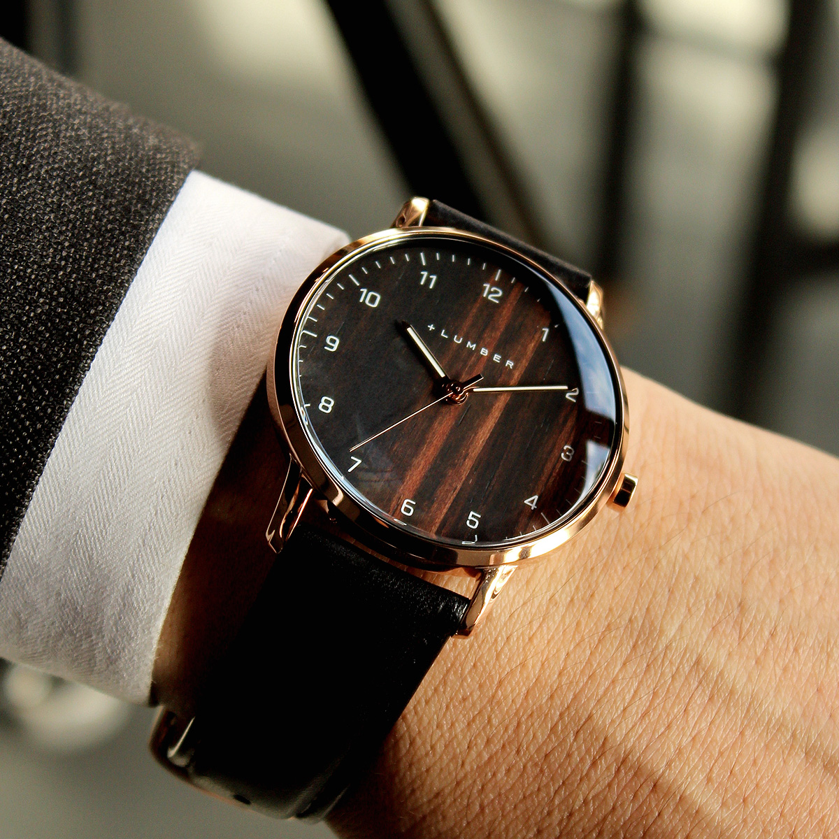特別感のある木製の腕時計