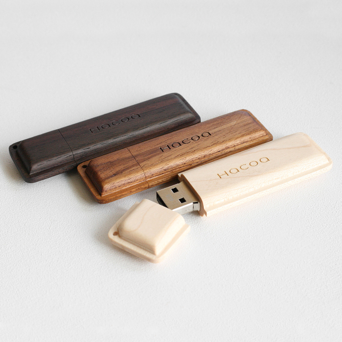 実用性とユーモア◎まるでモナカのような木製USBメモリ