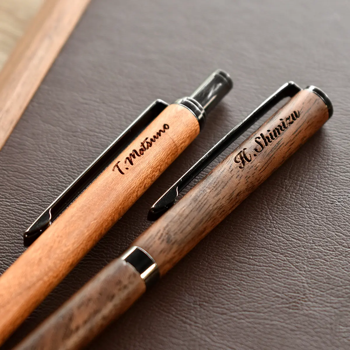 夫やパートナーが喜ぶ！男性に贈る名入れプレゼントおすすめランキング