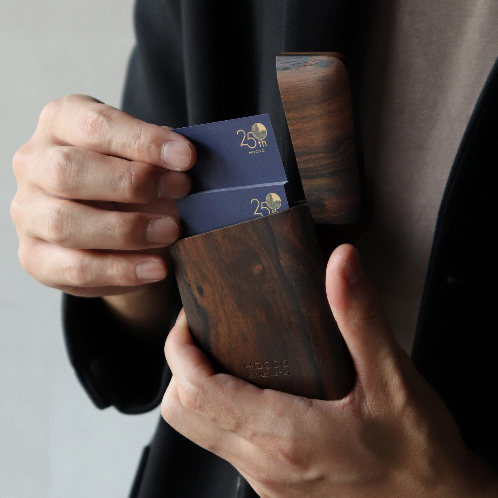 Hacoaブランド25周年限定木製名刺ケース「Card Case Gentle」