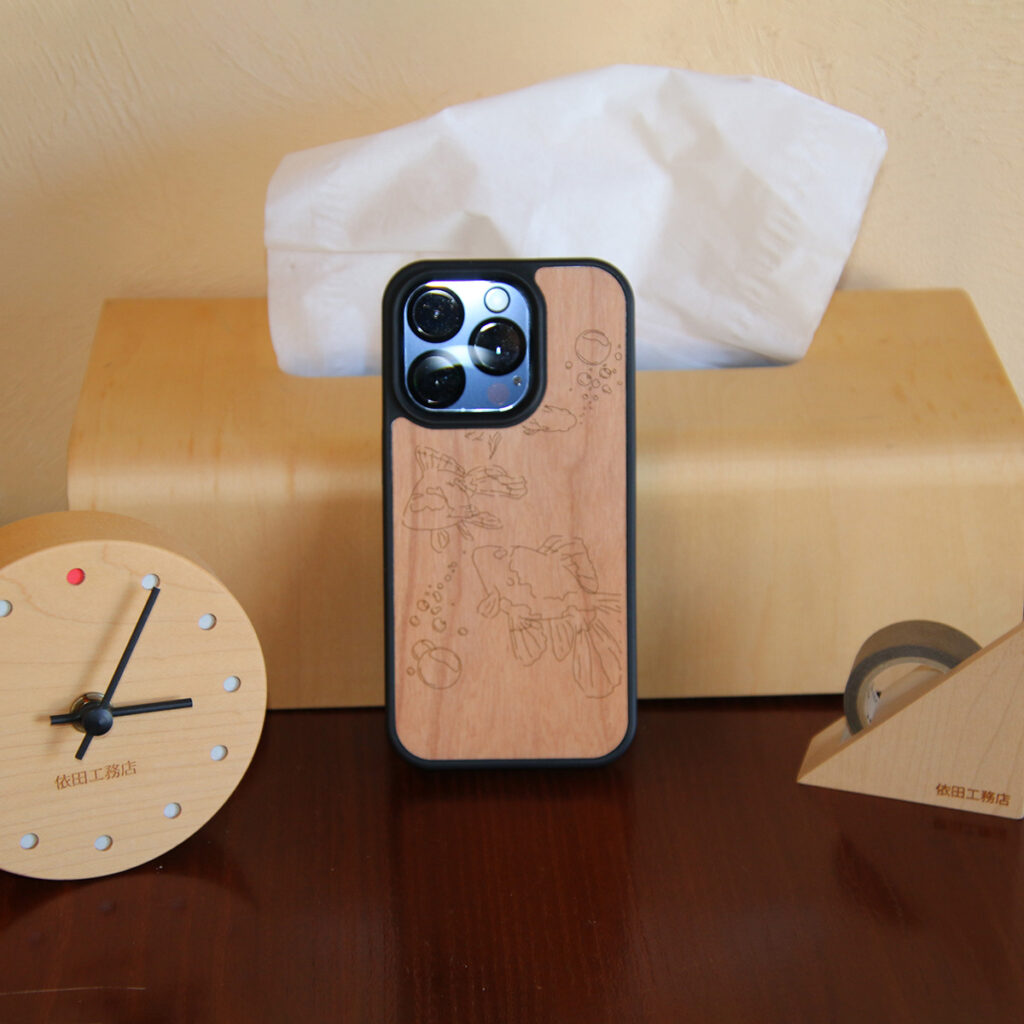 Hacoaブランド25周年企画愛用品エピソード「木製iPhoneケース・ステーショナリー・インテリア」