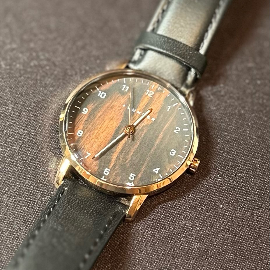 Hacoaブランド25周年企画愛用品エピソード「木製腕時計」