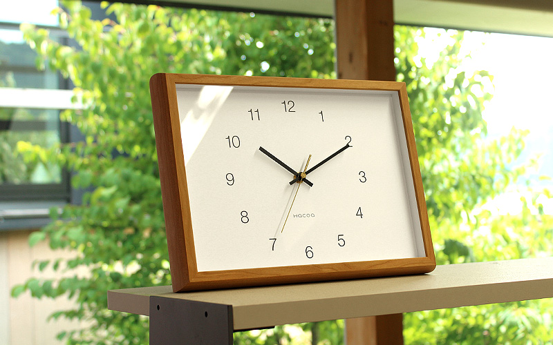 天然木の風合いを楽しめるおしゃれでシンプルな時計「Frame Clock」