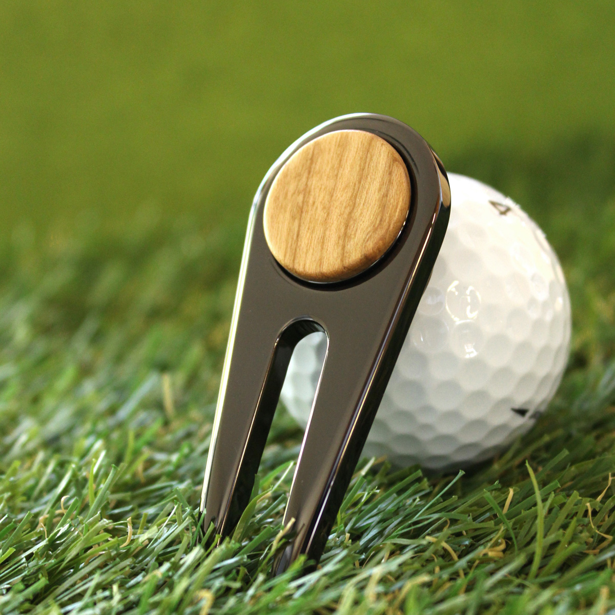 ゴルファーの必需品、木製グリーンフォーク「Golf Green Fork」