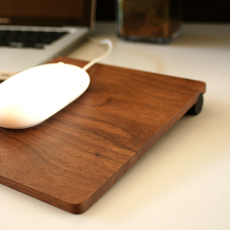 お客様のご愛用品-木製マウスパッド「Koro」