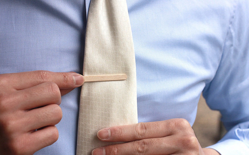 ネクタイの印象を引き締める主張し過ぎないネクタイピン、ネクタイの柄や色を問わずおしゃれにコーディネートできます。