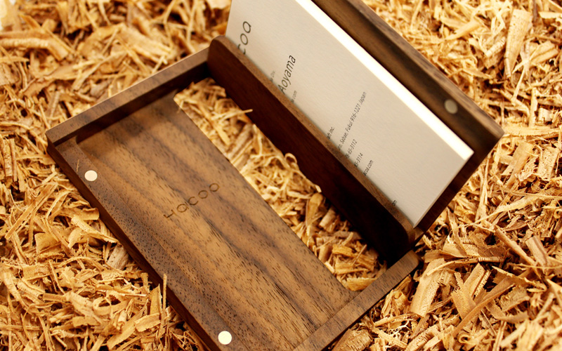 天然木のみで作り上げたHacoaブランドの木製名刺ケース「Hacoa Card Case」