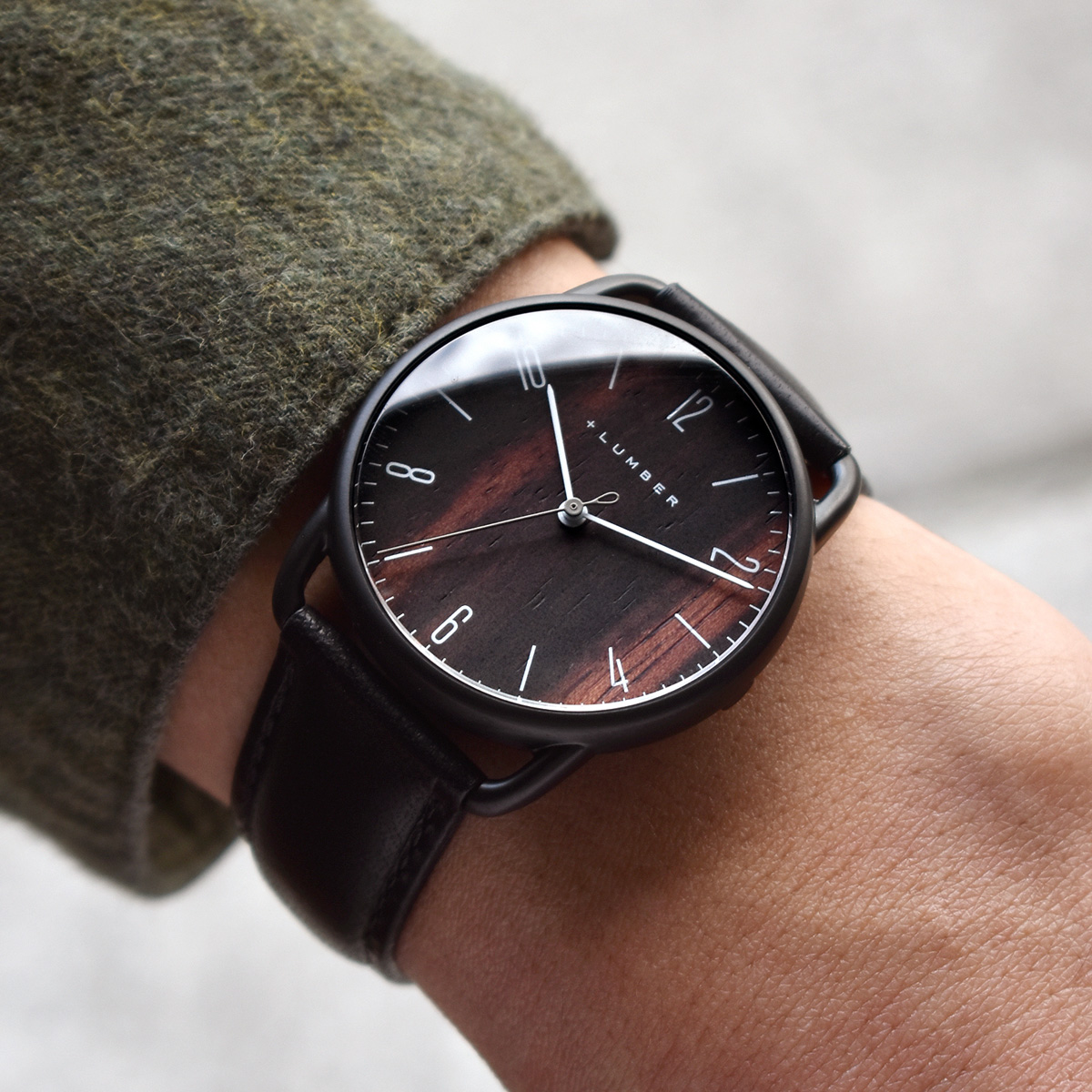 「WATCH 9900」クラシカルドーム型のミニマルな木製腕時計 ...