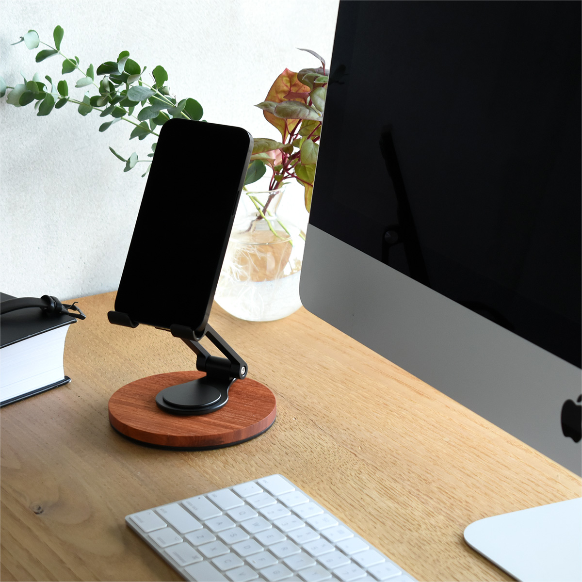 数量限定 人気のスマホスタンド「Smartphone Stand Adjustable」にカリン・パープルハートが登場