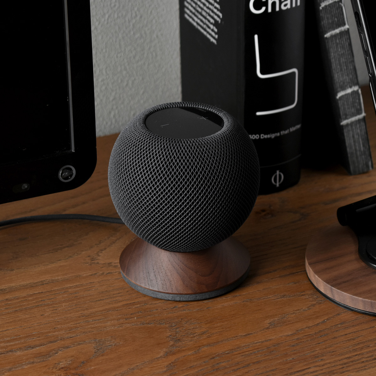 “HomePod mini”専用の木製スタンド「HomePod mini Stand」