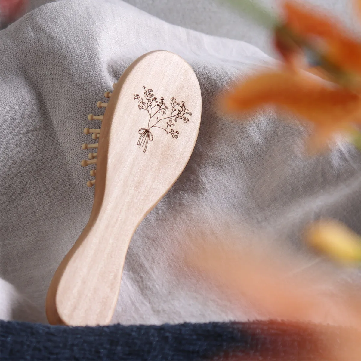 【新商品】頭皮をやさしくほぐす天然木の「スカルプブラシ」が入荷