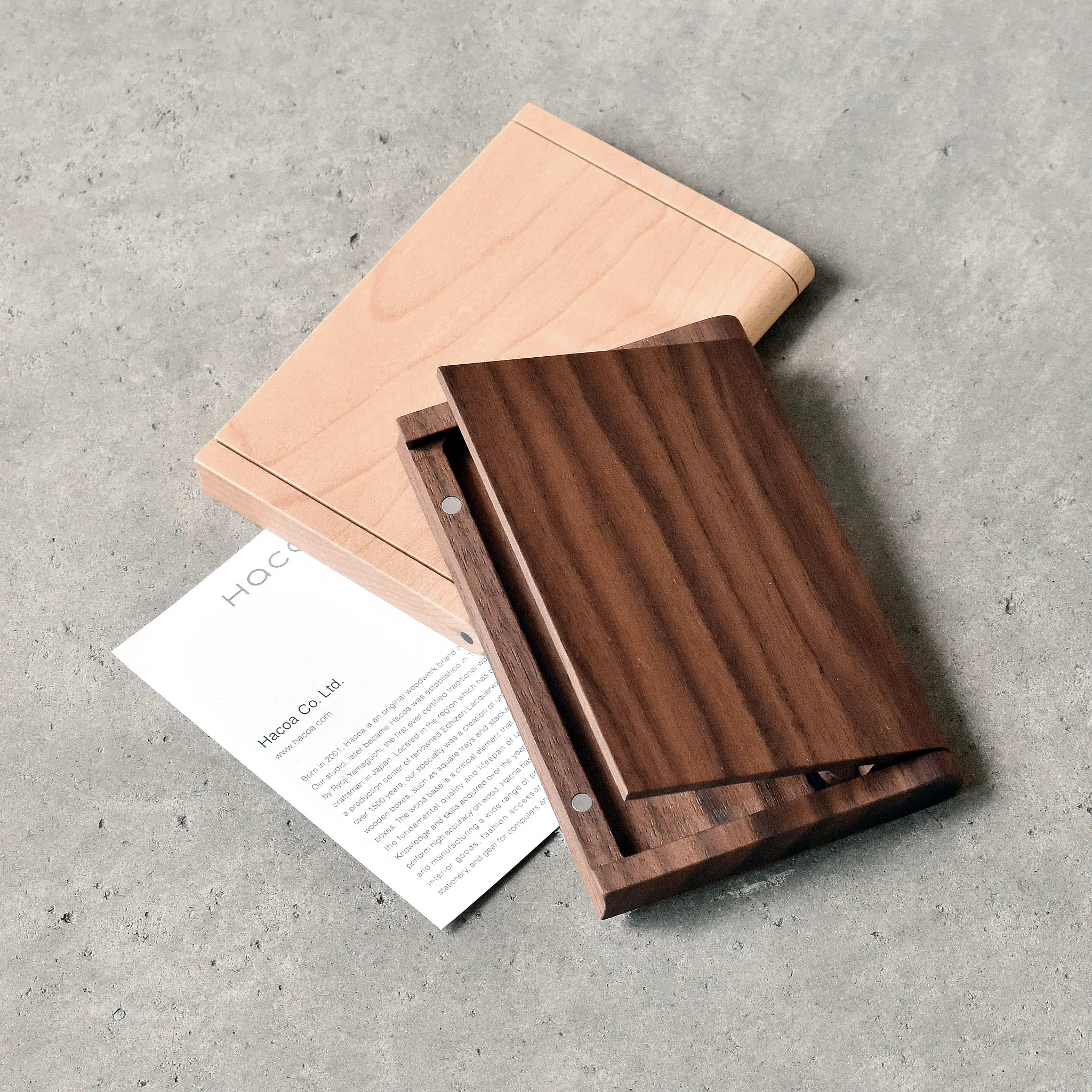 花言葉を添えて贈る、家族への木製カードケース