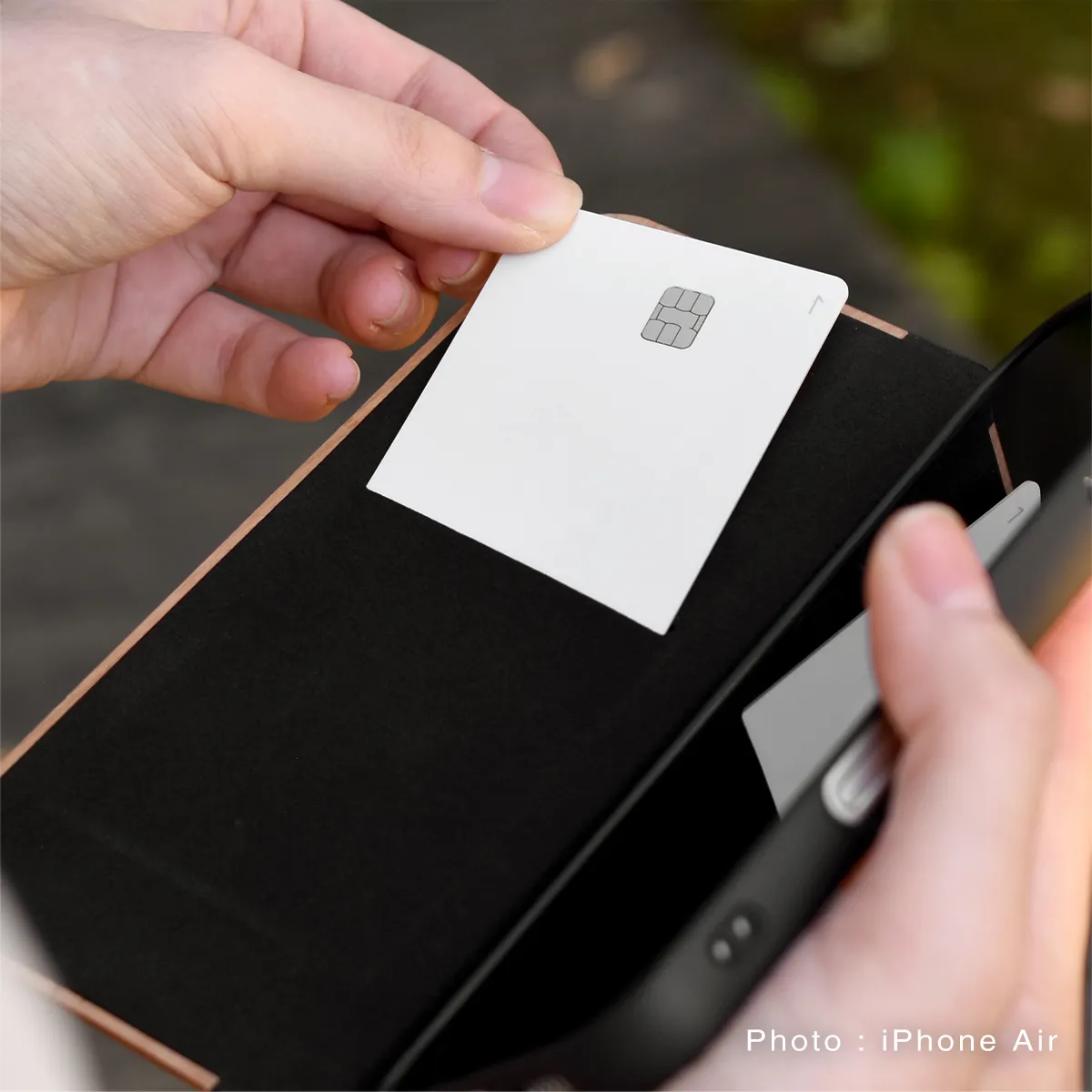 「iPhone Air FLIPCASE」木目が美しいiPhoneAir専用木製手帳型アイフォンケース【6.5インチ】