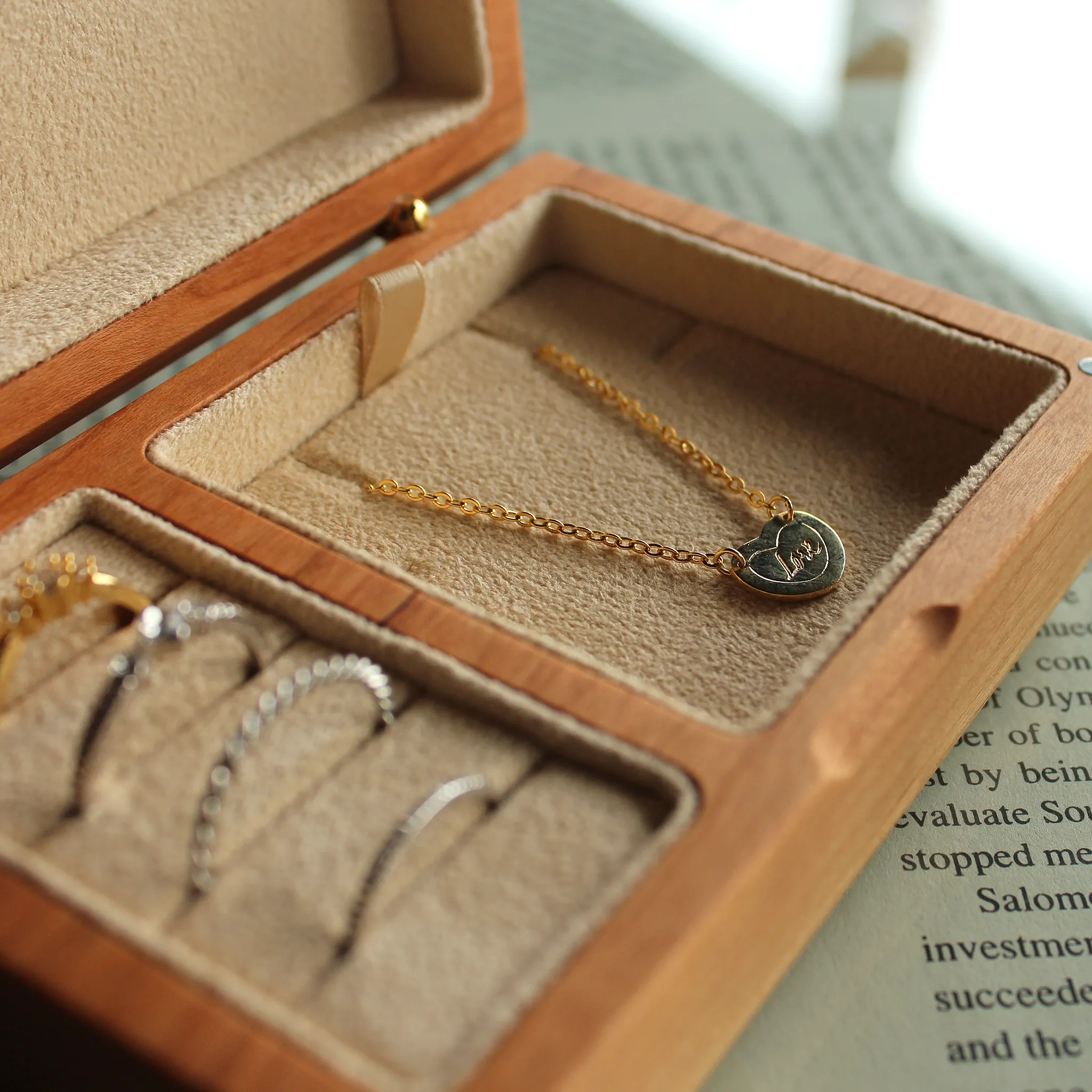 毎日使ってもらえるものを、想いを込めたジュエリーボックス