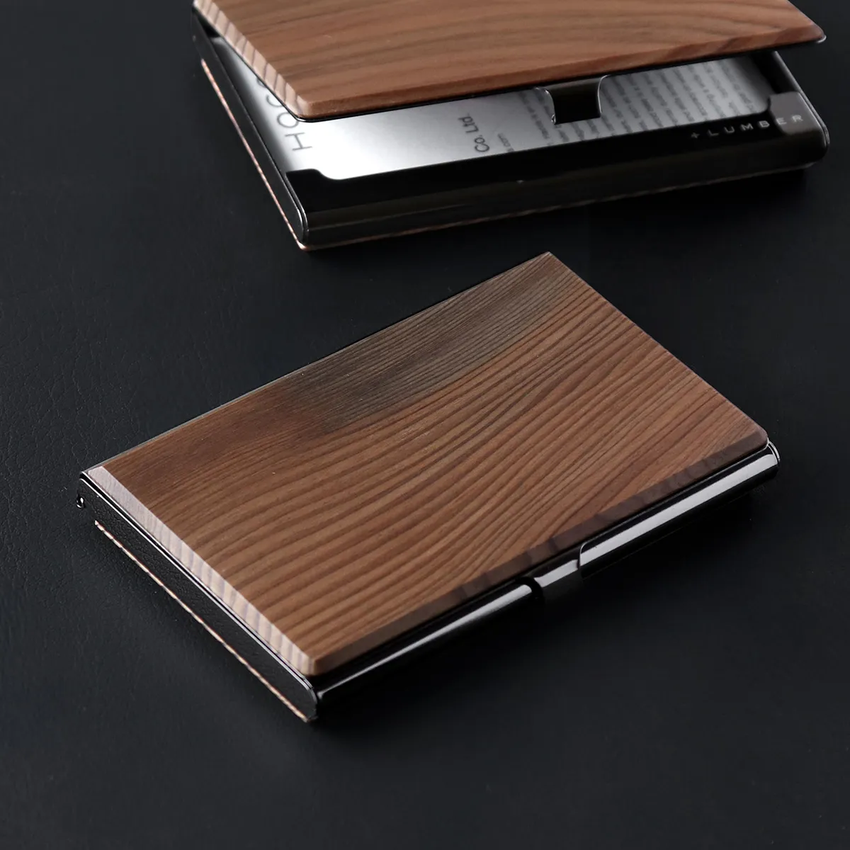 【数量限定】自然の魅力を手のひらに。 希少な木材が織りなす逸品の木製カードケース「CARD CASE（黒柿・神代杉・山桜）」