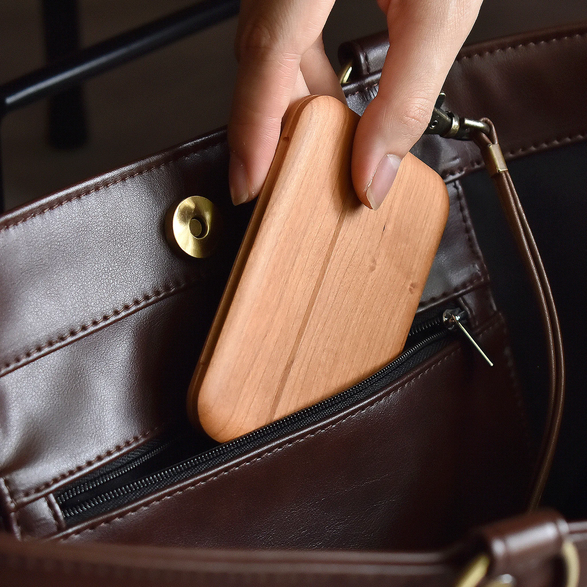 大切な人に贈る名入れの定期入れパスケース