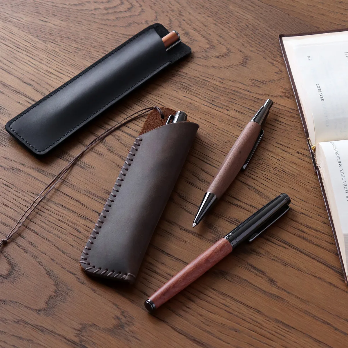 大切なペンをやさしく守る。本革を使用した「レザーペンシース（スリム/レギュラー）」