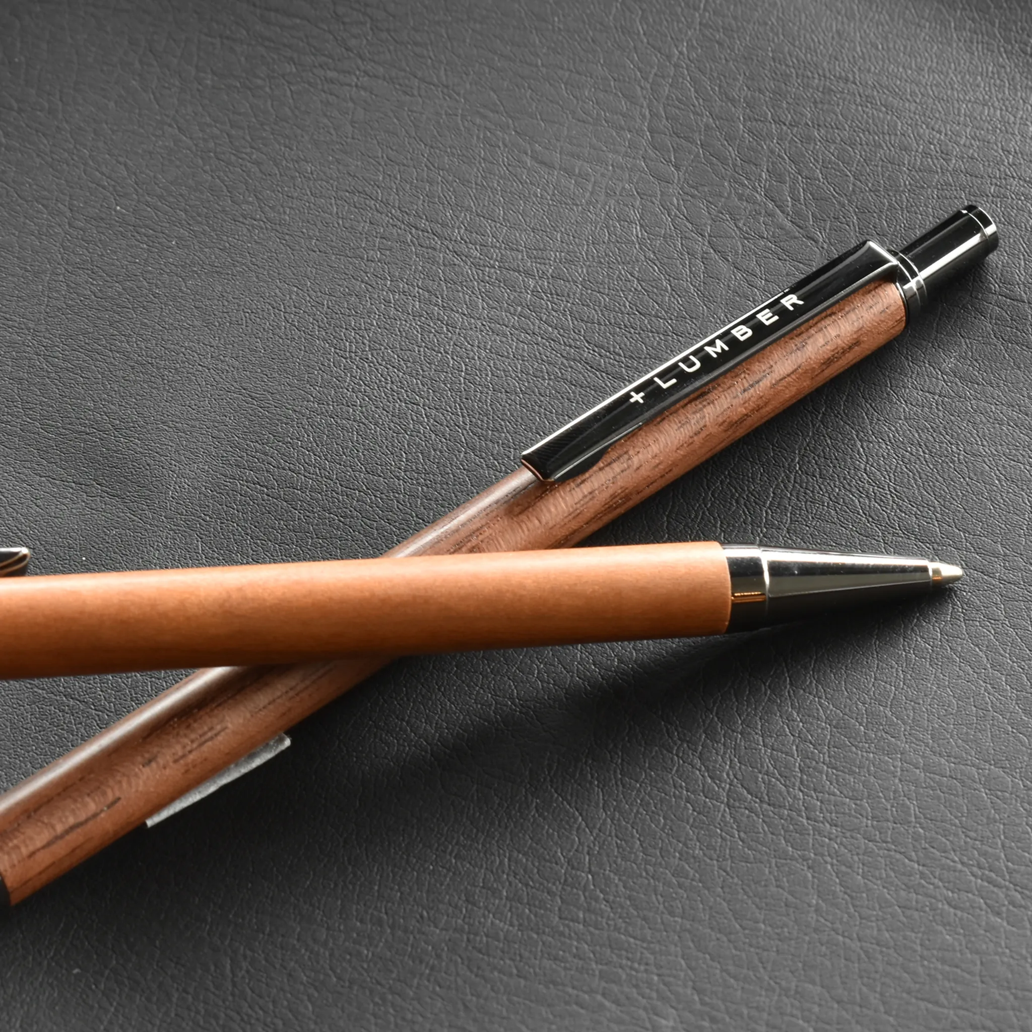 スリムな木製ボールペン