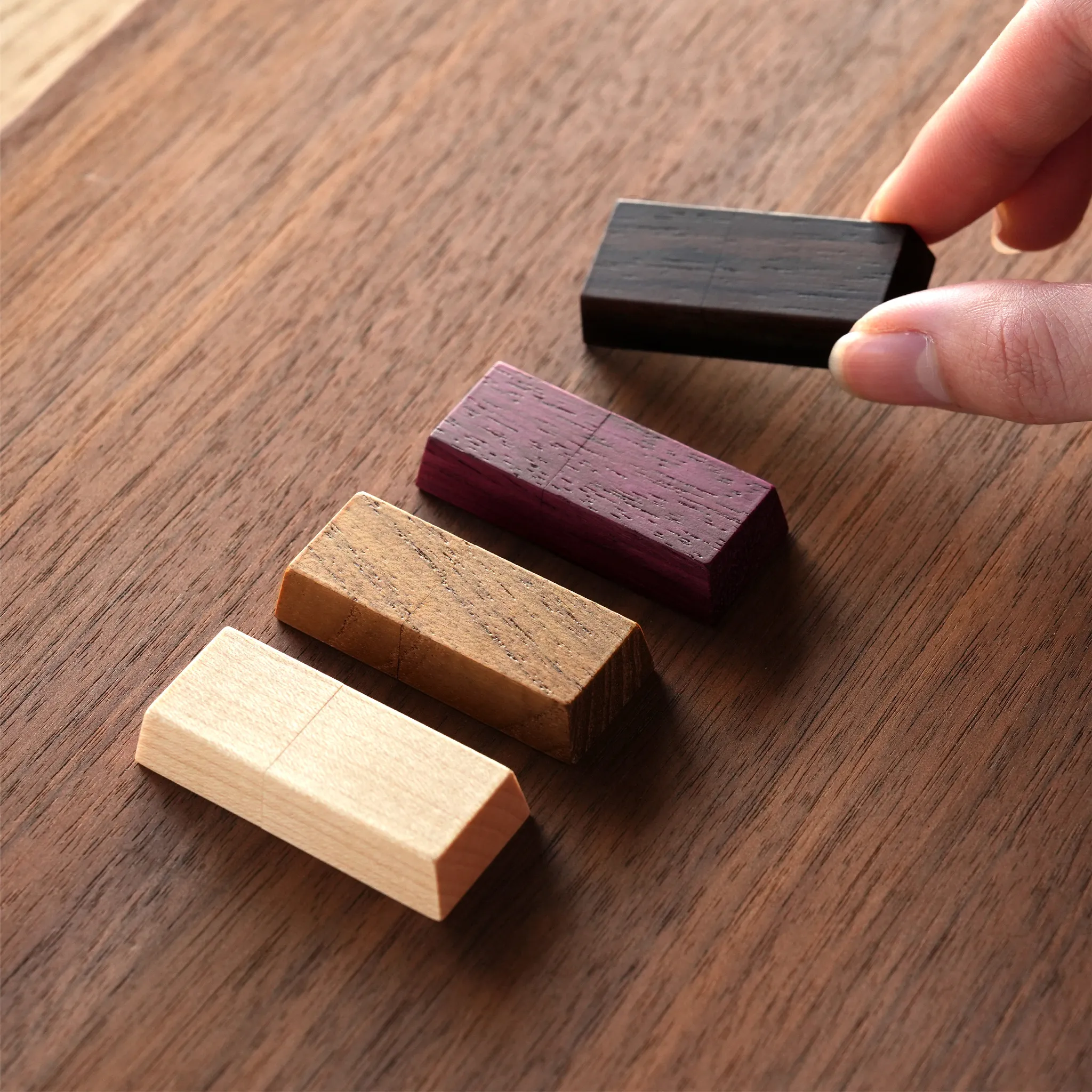 送別の気持ちを、さりげなく形にしたチョコレート型USBメモリ