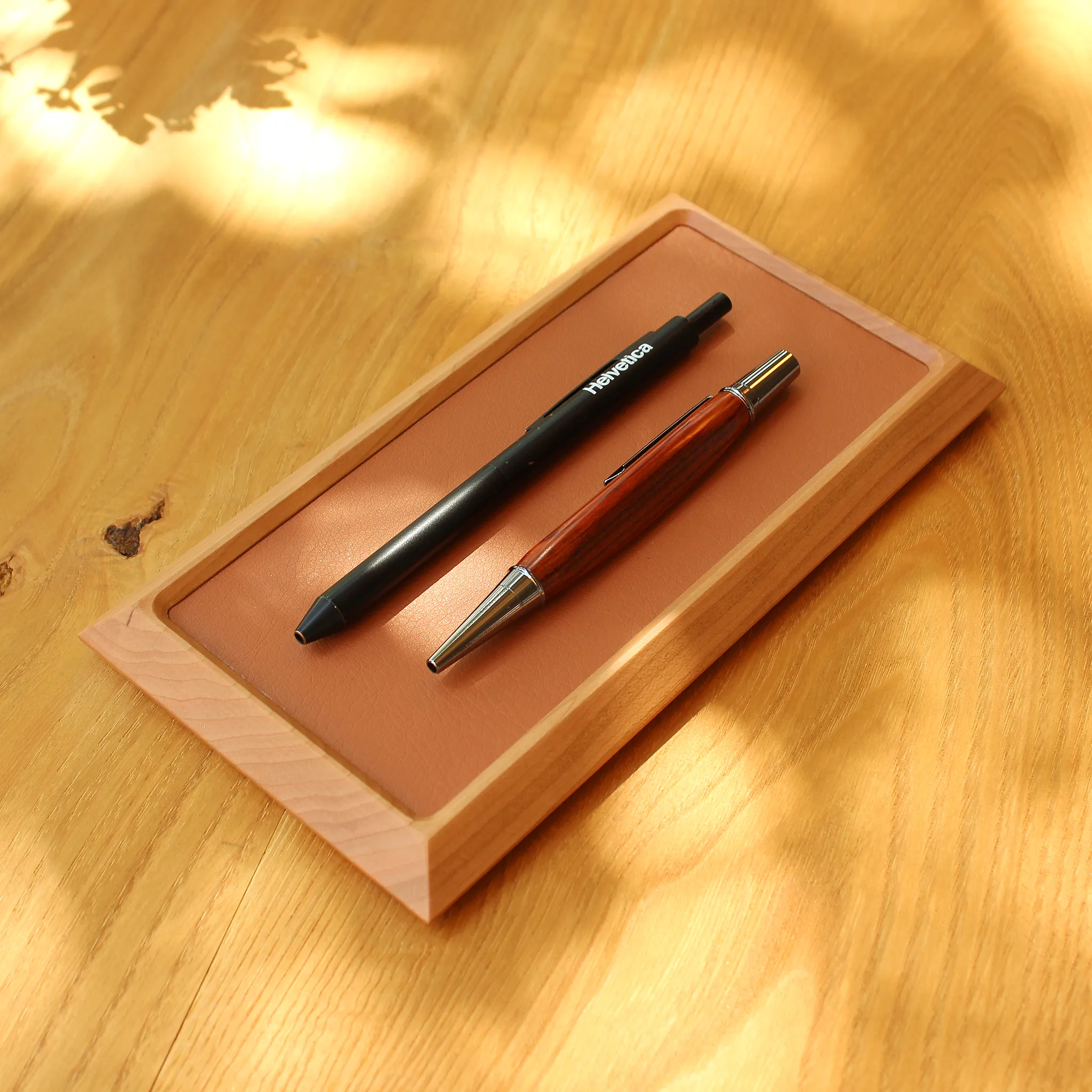 机を整える時間も楽しくなる、木製デスクアイテム