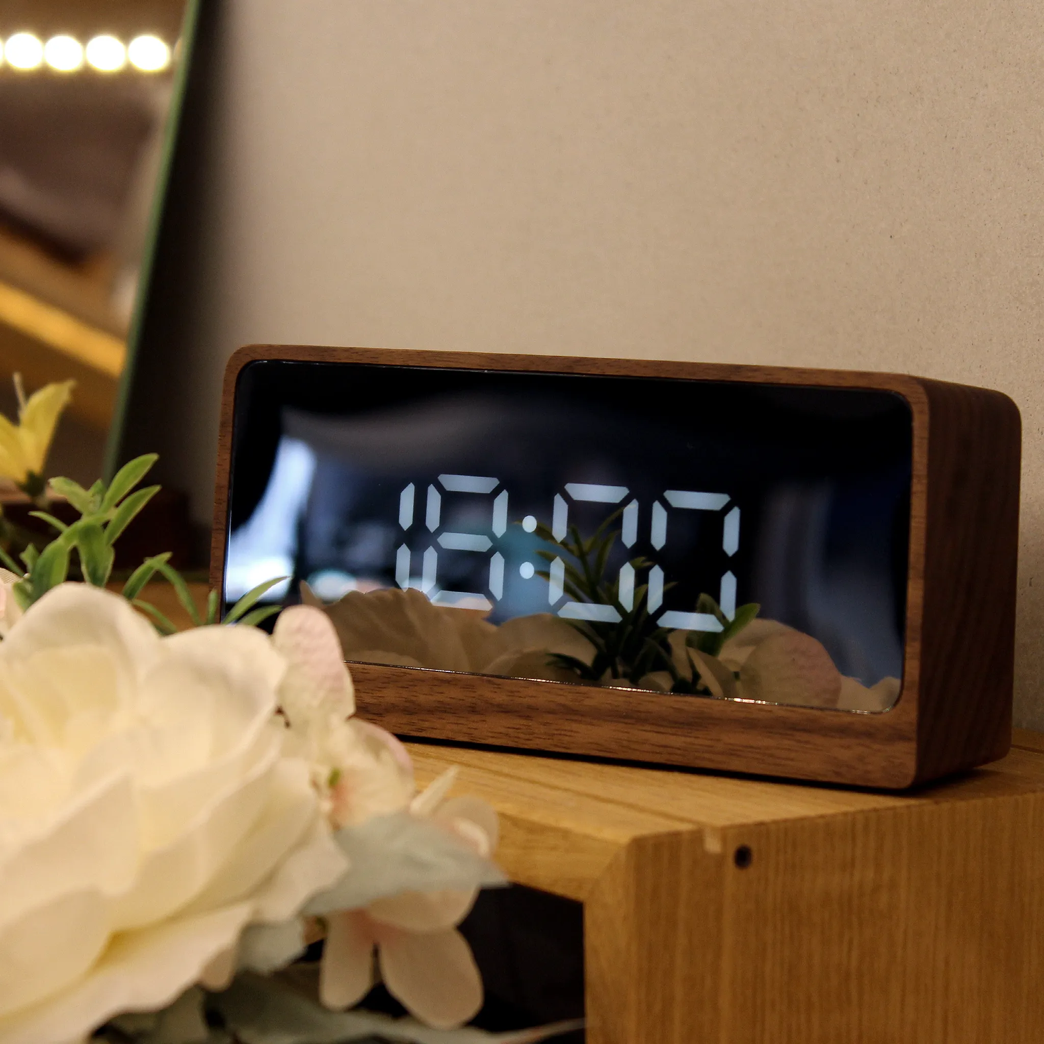 名入れ木製ギフト体験談|結婚式・退職祝いに選ばれた時計・箸・スマホスタンド