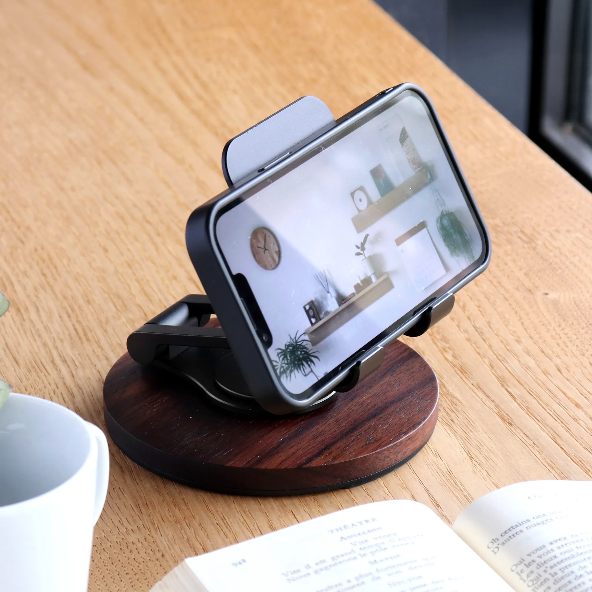 名入れやイラスト刻印できるスマホスタンド