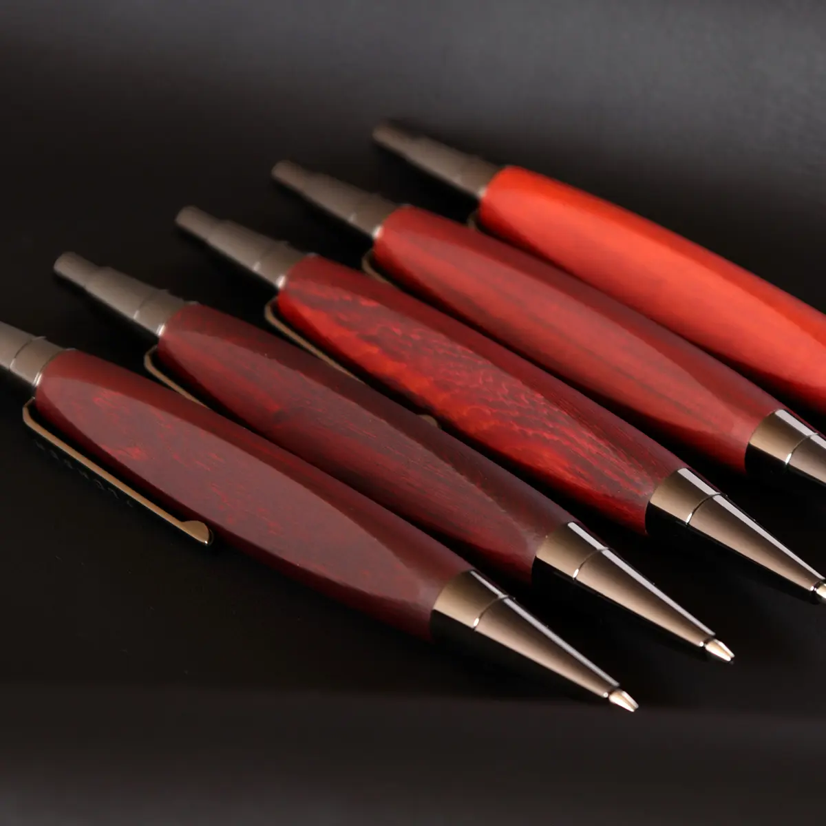 TRIANGLE BODY PEN（新樹種） | 名入れギフト・木製デザイン雑貨の直営
