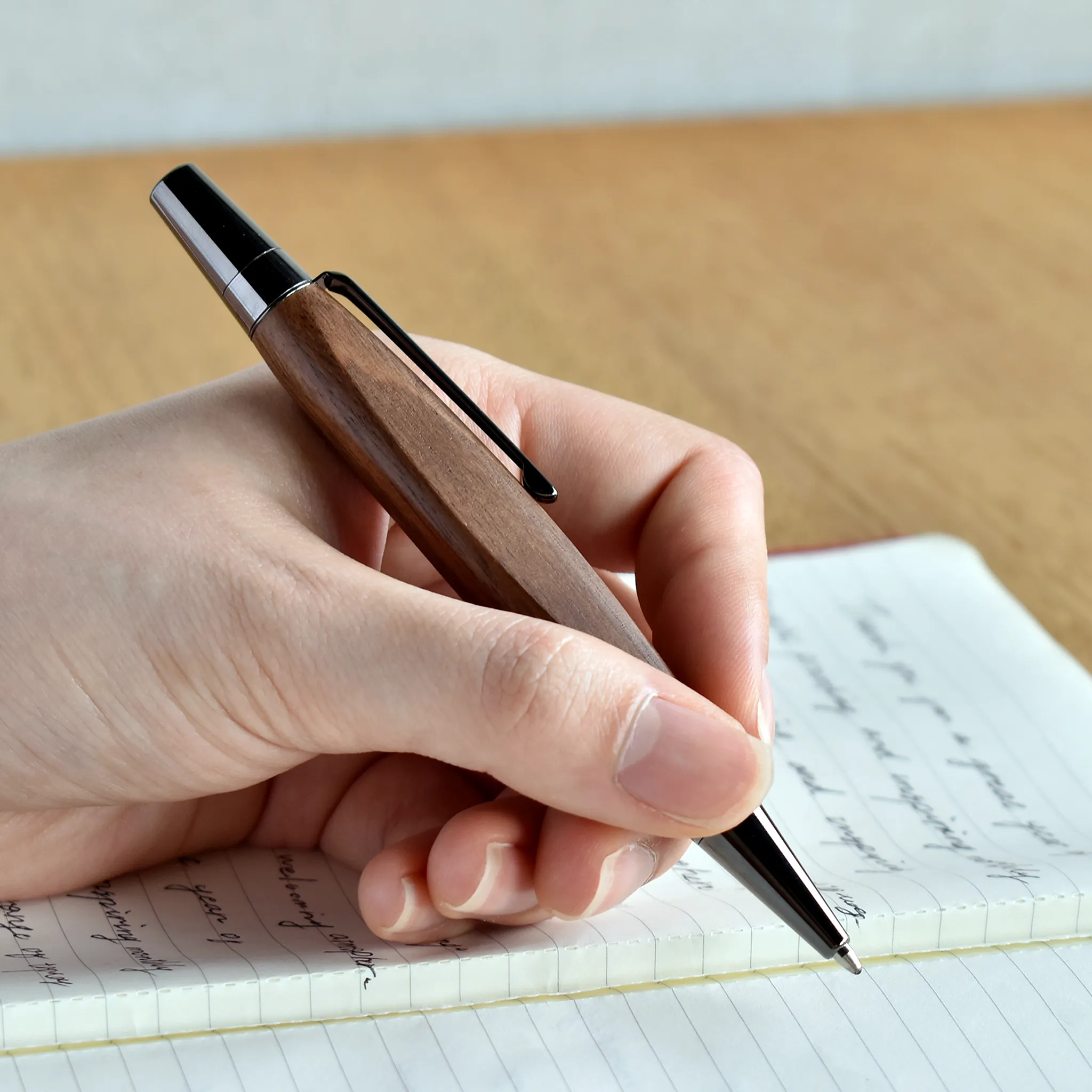 手になじむボールペン
