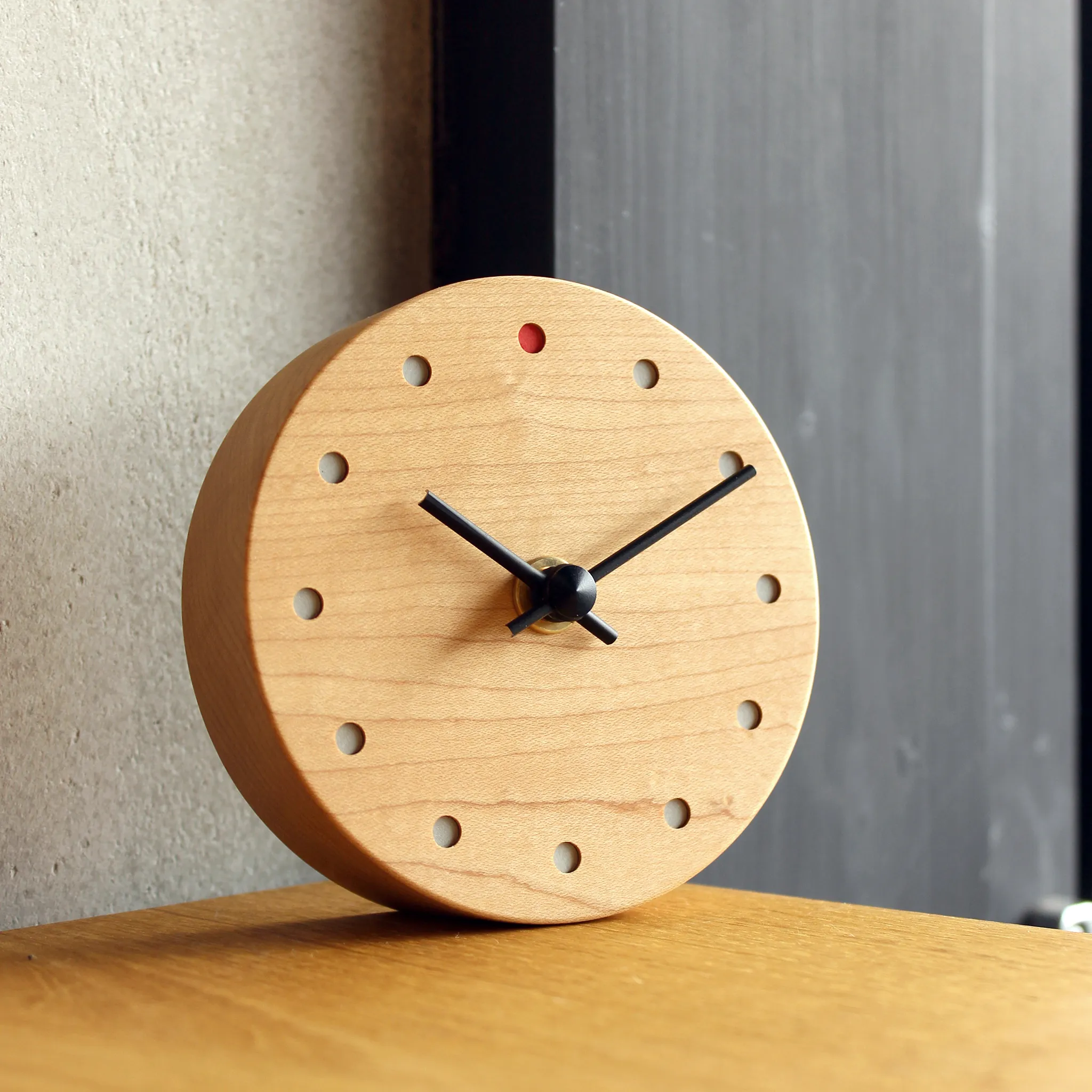 コンパクトサイズのメープル時計