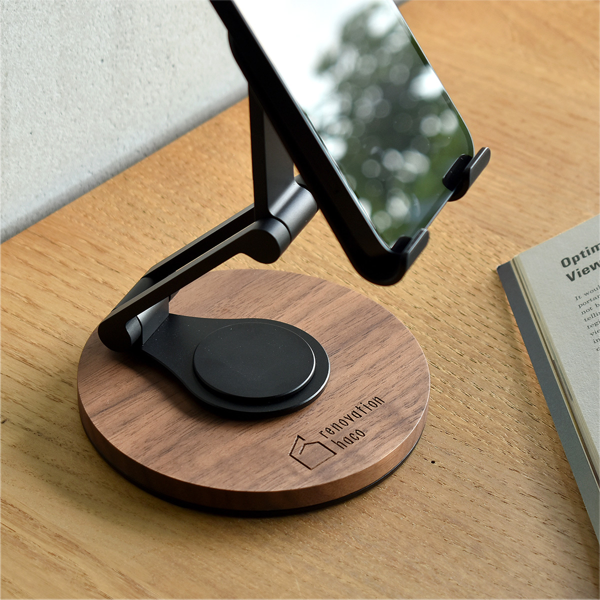 iPhoneスタンドにロゴ刻印も可能