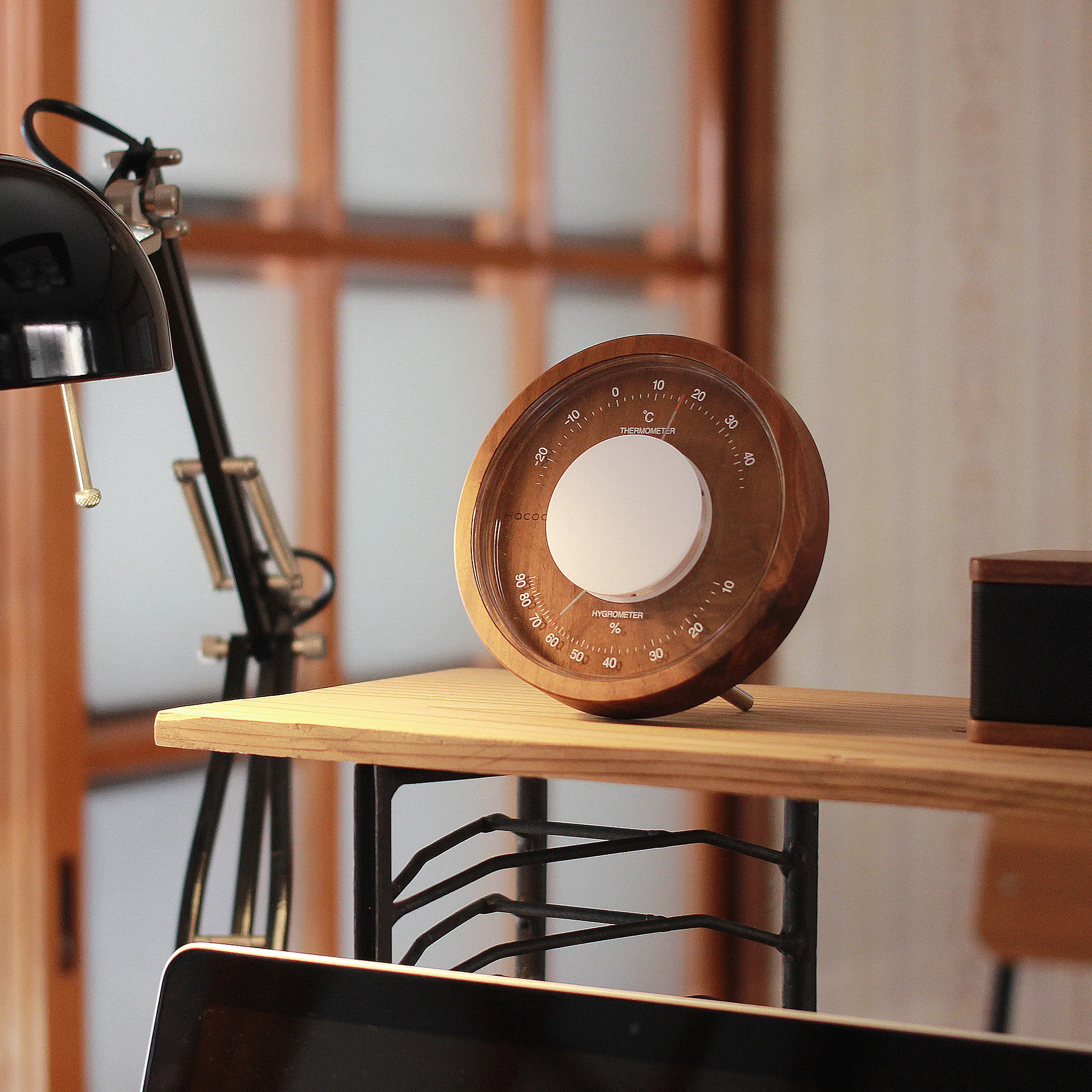 チェリー材の温湿度計