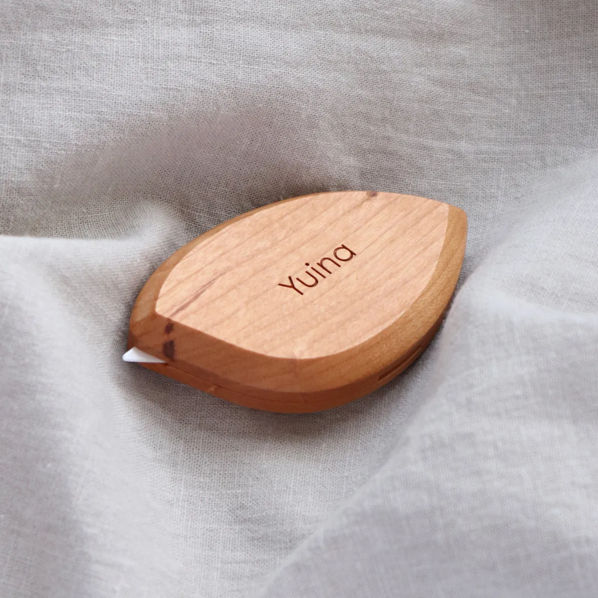 ついばむように、すっと開ける。小鳥モチーフの木製段ボールカッター「Box Opener」