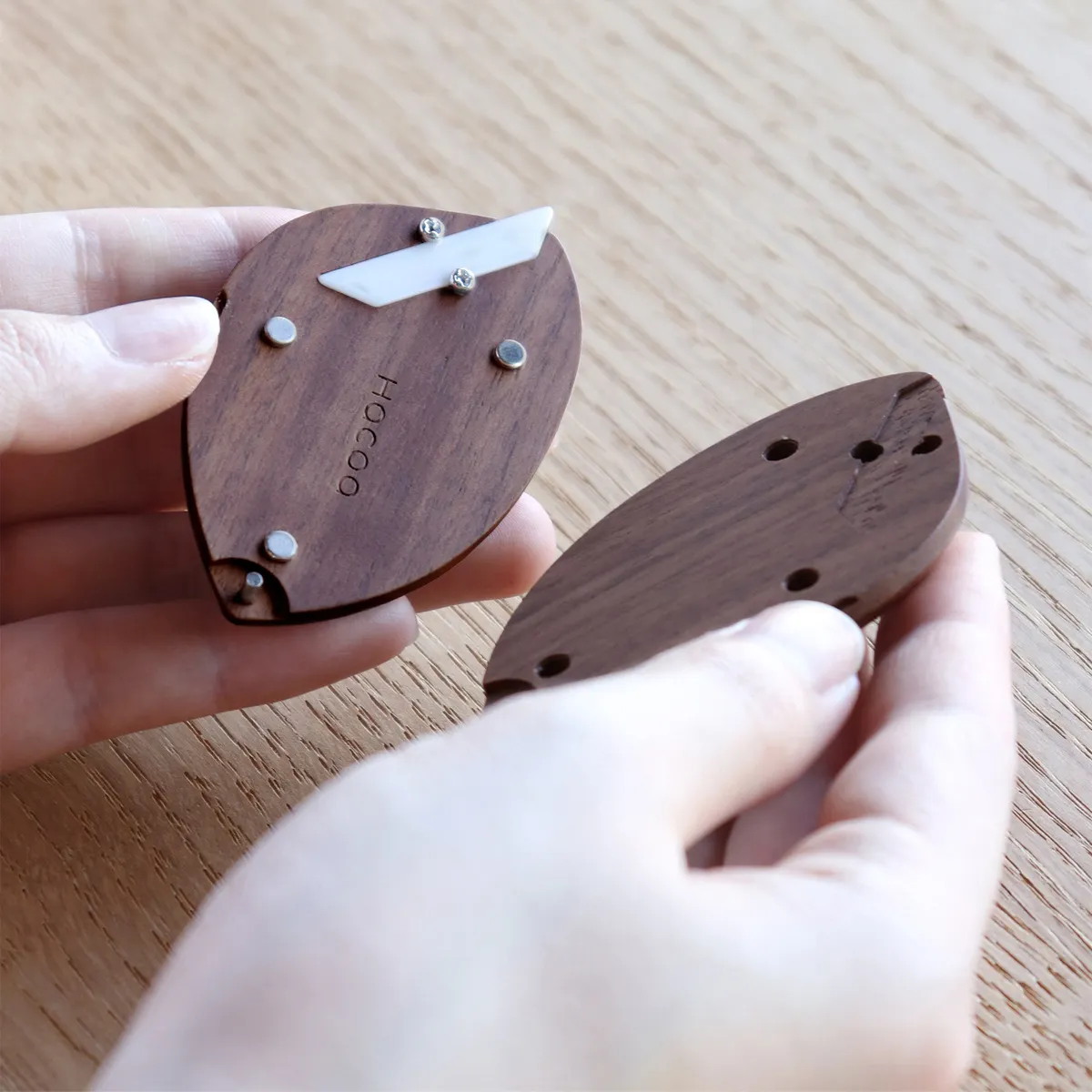 ついばむように、すっと開ける。小鳥モチーフの木製段ボールカッター「Box Opener」