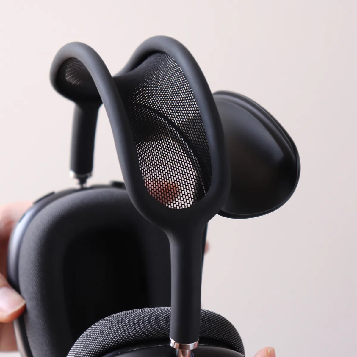 新商品 ヘッドホンの置き場所をつくる、木製ヘッドホンスタンド「Headphone Stand」