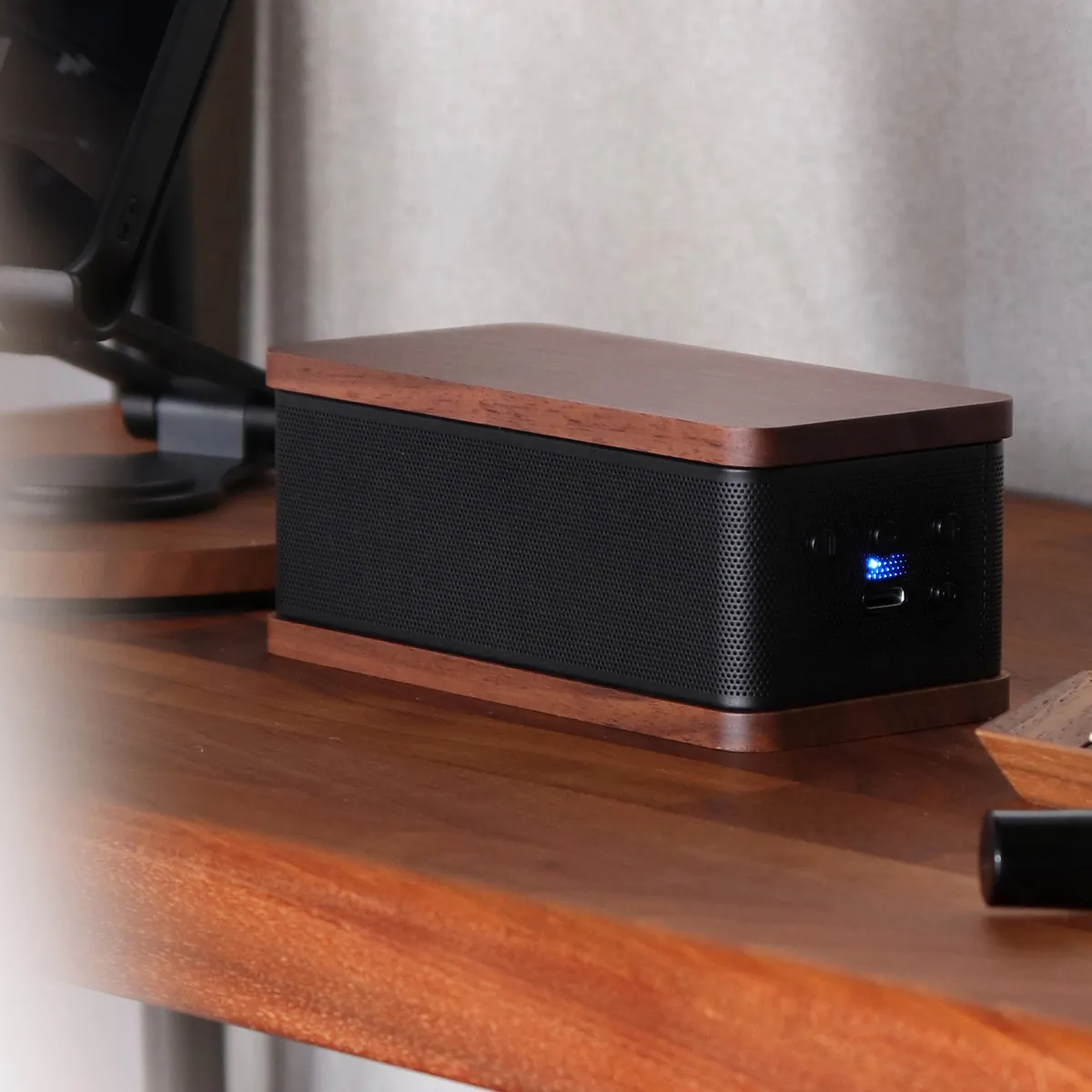 【待望の再入荷】MOBILE SPEAKER