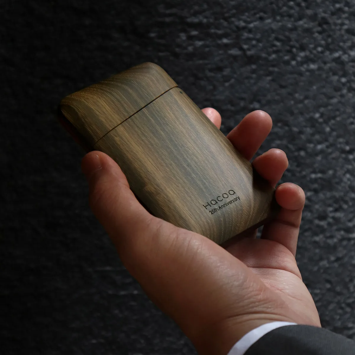 【数量限定】25周年記念品 希少な銘木が織りなす、特別な木製カードケース「Card Case Gentle（パロサント・シャムガキ）」