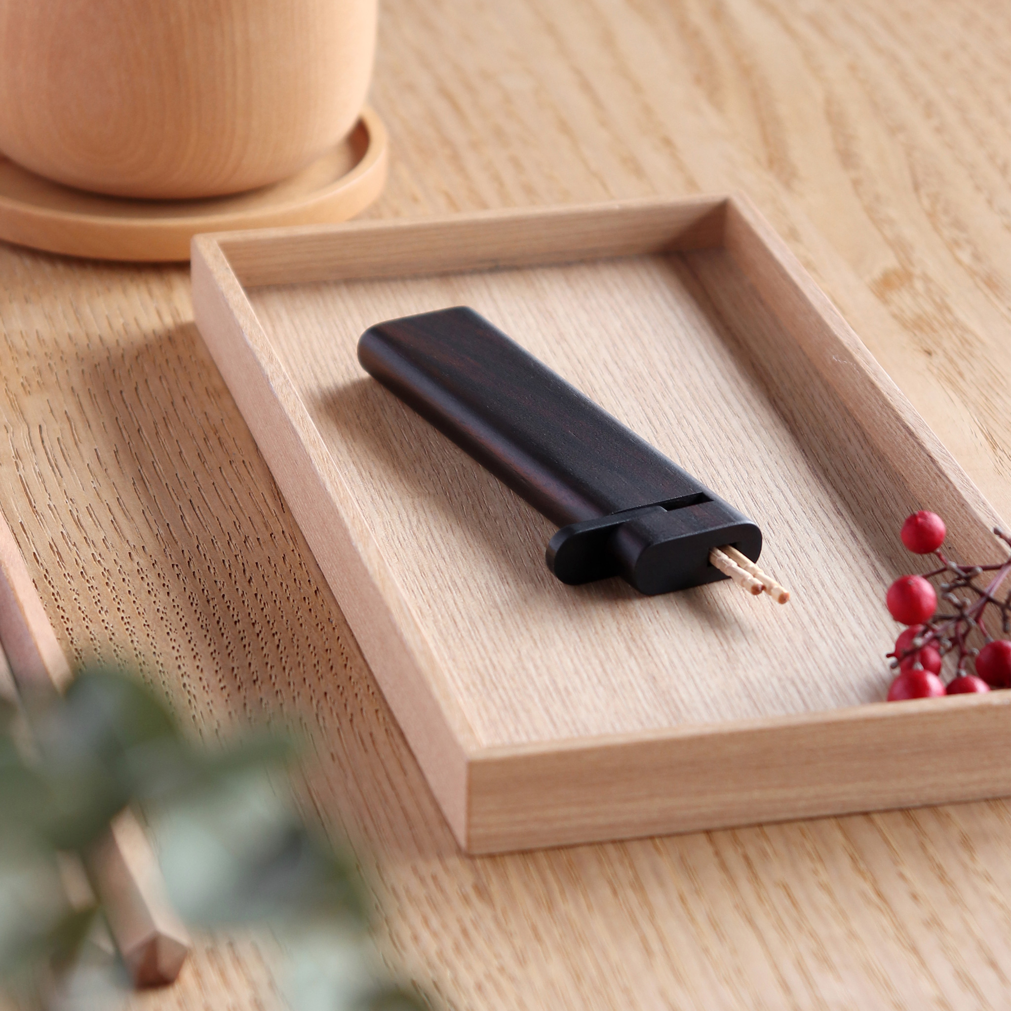 黒檀の替芯ケース・木製爪楊枝ケース