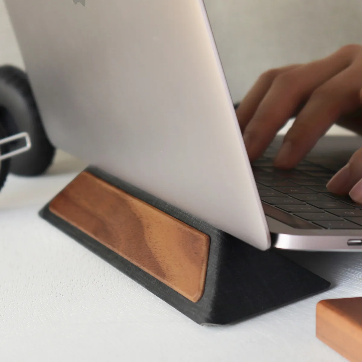 LAPTOP STAND SLIM