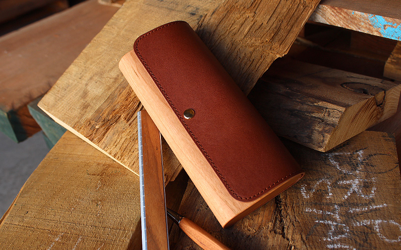 木と牛革を組み合わせたおしゃれな筆箱・ペンケース「Flap Pen Case」