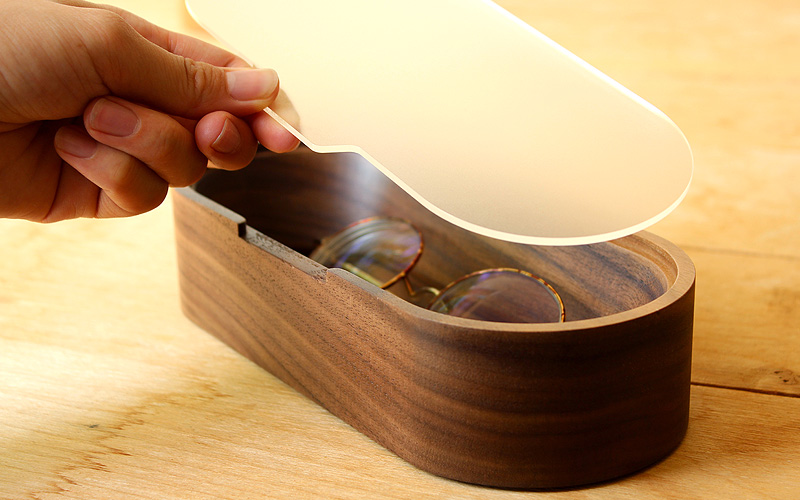 埃からレンズを守る木製メガネ・サングラスケース