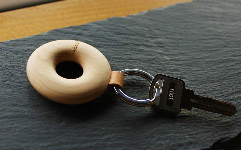 指に馴染む輪っか型の木製キーホルダー Keyholder Hoop