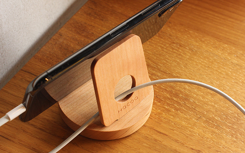 汎用性高いおしゃれな木製スマホスタンド 「Smartphone Stand」