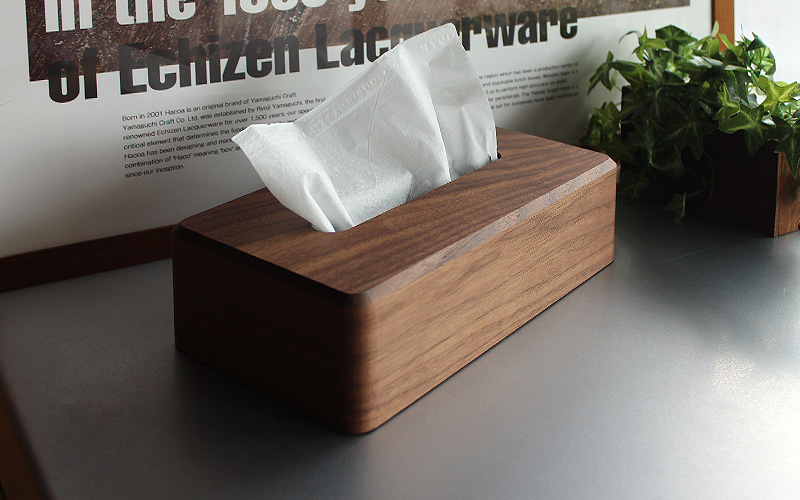 生活感を自然と隠す、ラグジュアリーな木製ティッシュケース